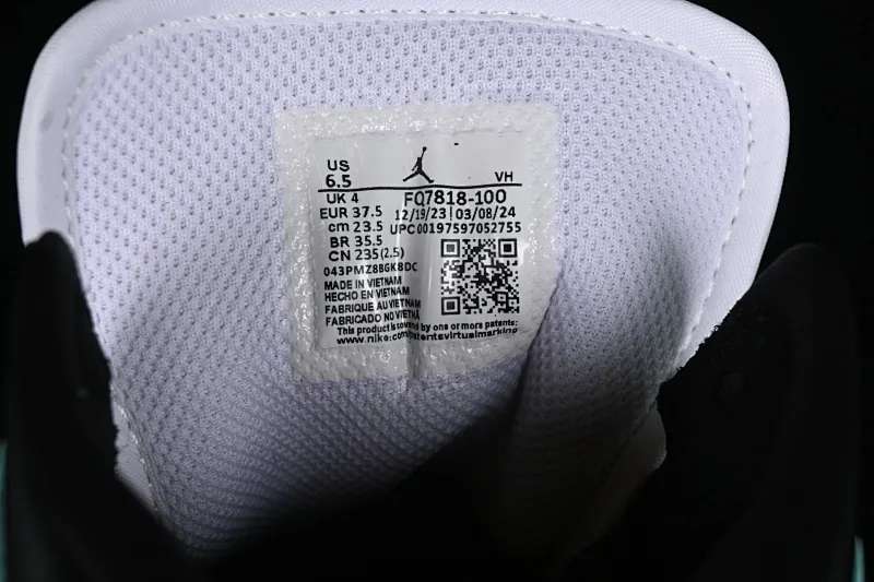 All Categories Air Jordan Jordan Series Basketball Shoes Air Jordan 1 Mid Air Jordan 1 Mid AJ1 Joe 1 Snake Print Black Green Toe Zhongbang Basketball Shoes FQ7818-100